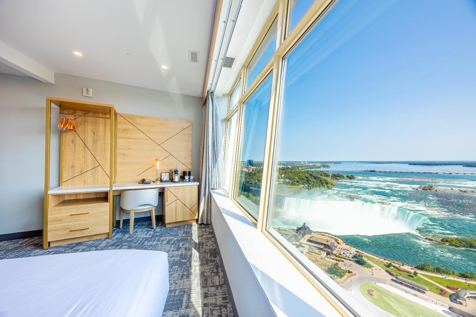 Tower Hotel At Fallsview Niagara Bagian luar foto