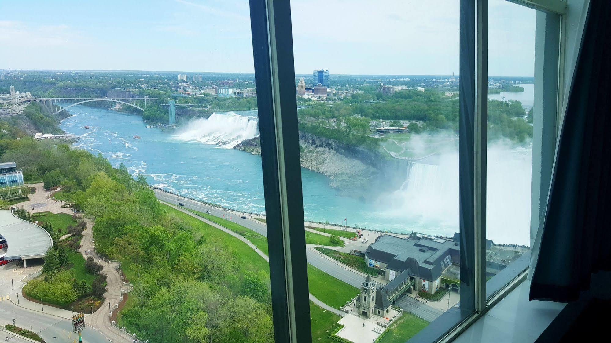 Tower Hotel At Fallsview Niagara Bagian luar foto